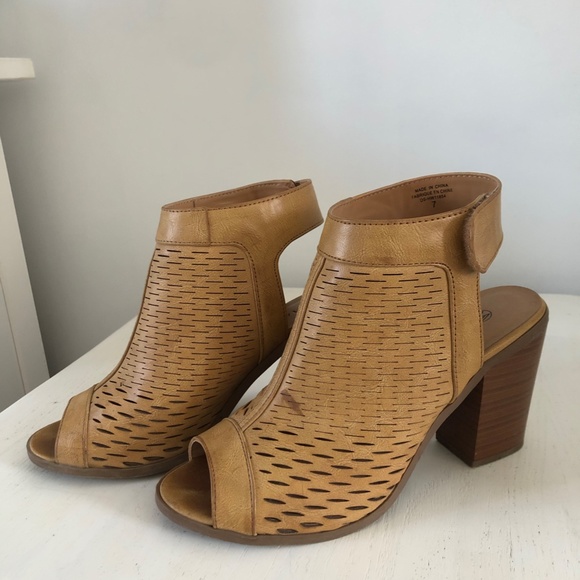 Chunky cutout style heels - Picture 2 of 3